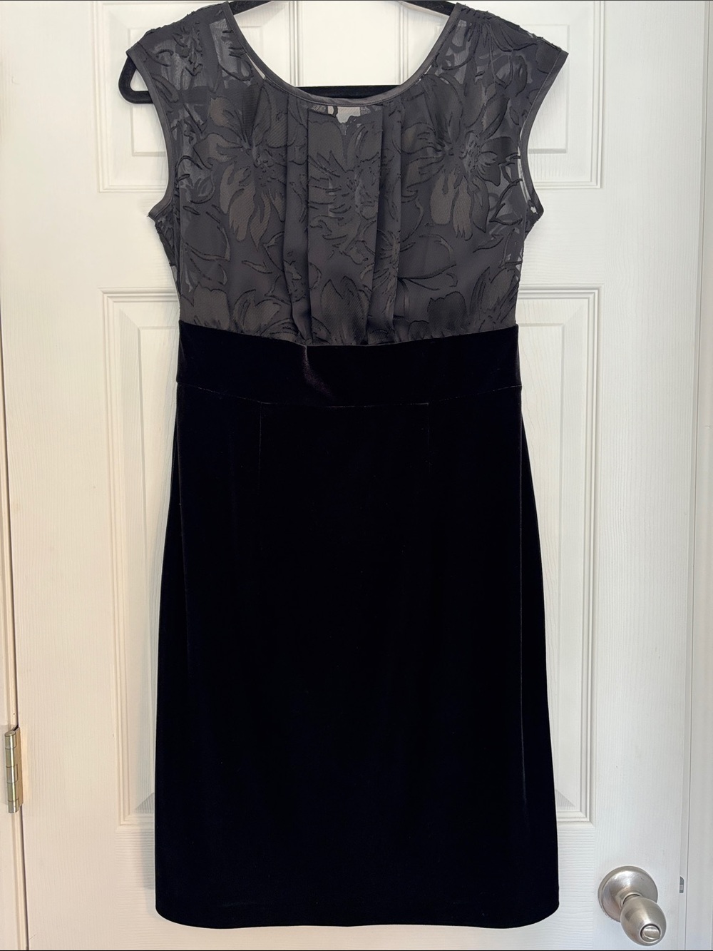 Sleeveless Black Velvet Dress with Floral Bodice